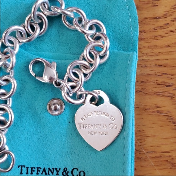Tiffany & Co. 💯 % Auth Return to Tiffany Heart Tag Bracelet w/ Box ✨EUC✨Sz7.5 - Picture 2 of 6